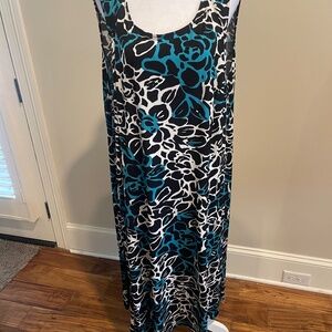 Pretty Plus size summer sleeveless dress.  Worn once